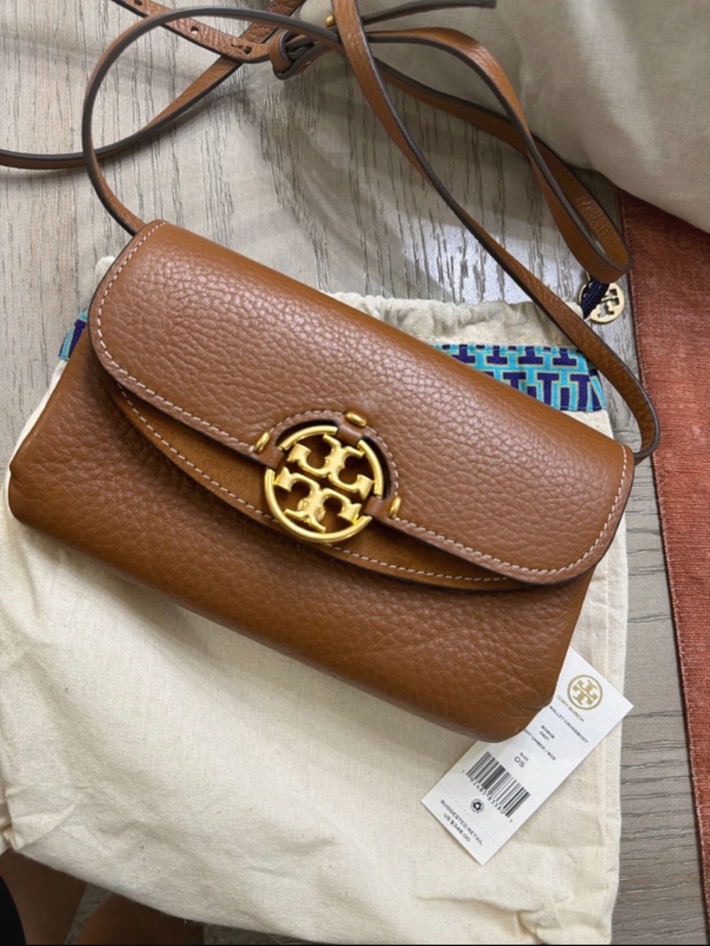 Tory Burch Cognac Pebbled Leather Crossbody with Gold Logo - Picture 4 of 4